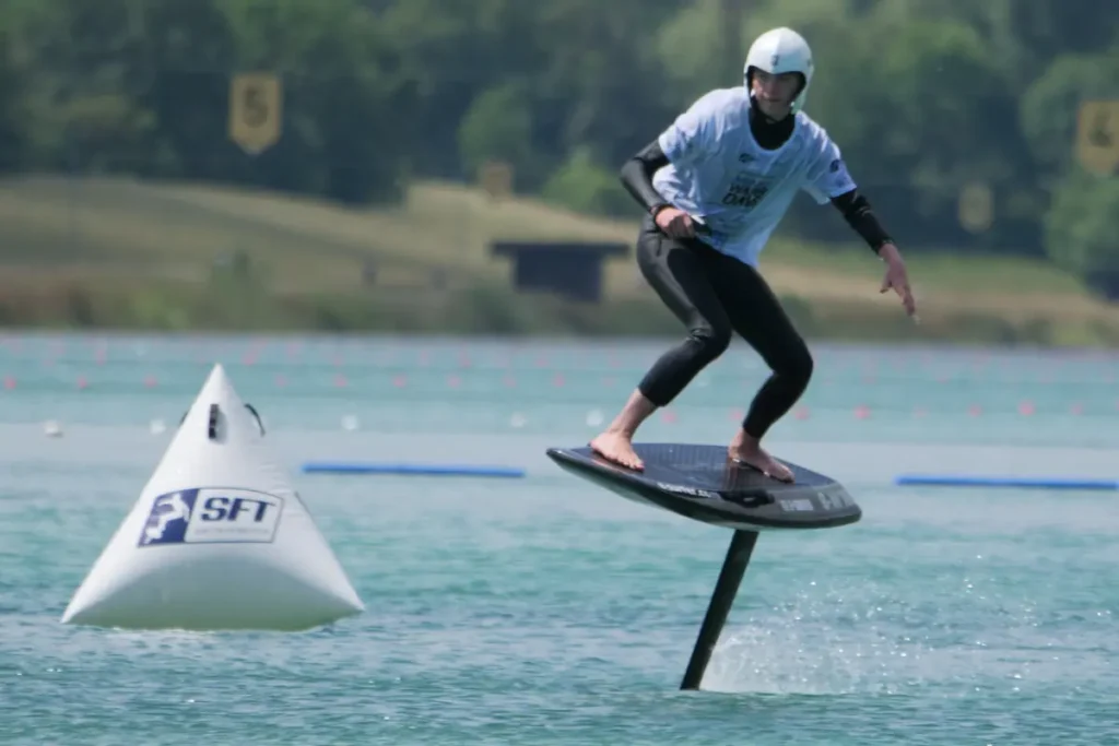 Mats Lakeberg als U19-Sieger beim eFoil World Cup München 2026 — Aerofoils-Fahrer, 16 Jahre und jüngster Starter im Profifeld